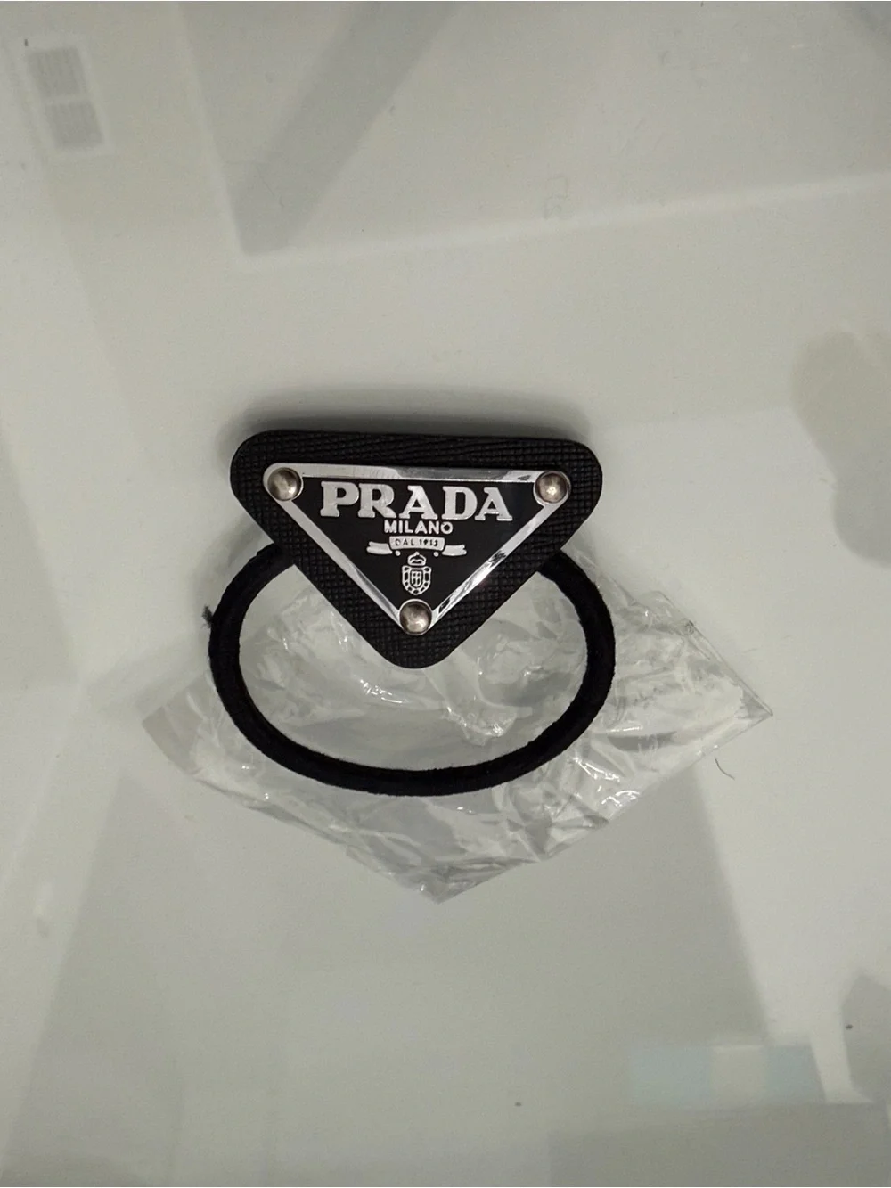 Logo elastic hair tie glued